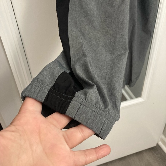 Marvel Tshirt long sleeve and old navy gray pants boys (2 Pieces) Size XL - Picture 9 of 10